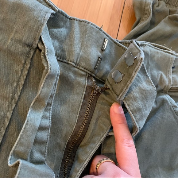 hollister high waisted utility pants - Picture 2 of 4